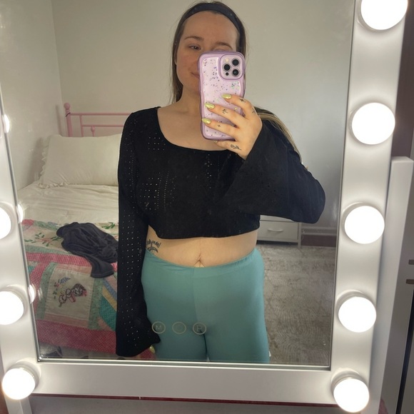 Scoop neck flounce crop tee - Picture 3 of 4